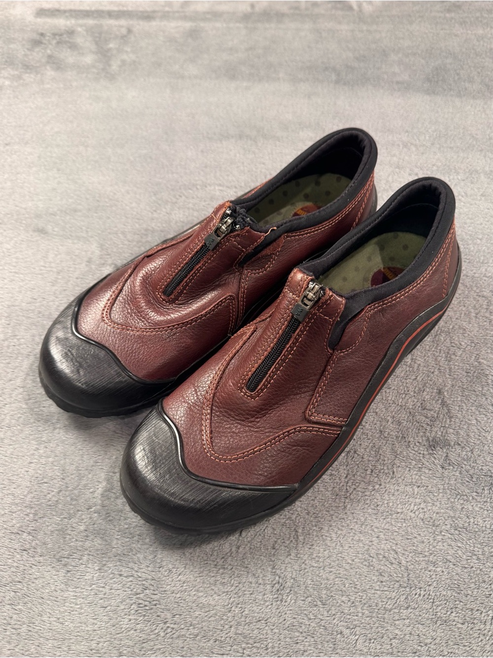 Clarks Women's Muckers Brown and Black Zip-Front Waterproof Shoes